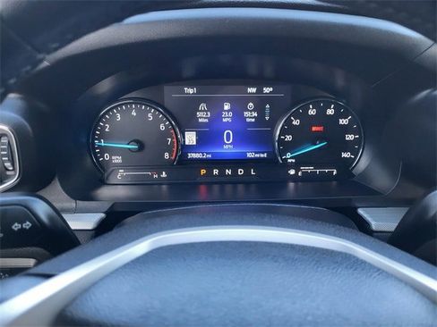 Used 2022 Ford Explorer XLT w/ Equipment Group 202A image 10