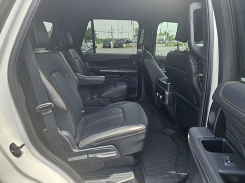 Used 2022 Ford Expedition Platinum image 15