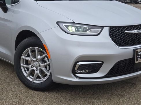 New 2026 Chrysler Pacifica Select FWD image 4