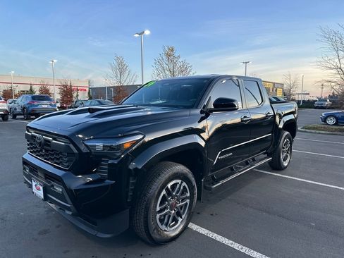 Used 2024 Toyota Tacoma TRD Sport image 7
