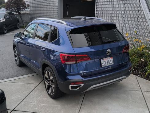 Used 2022 Volkswagen Taos SEL w/ Panoramic Sunroof Package image 7