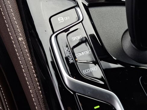 Used 2022 BMW M550i xDrive w/ Premium Package image 24