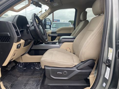 Used 2019 Ford F250 XLT w/ XLT Premium Package image 19