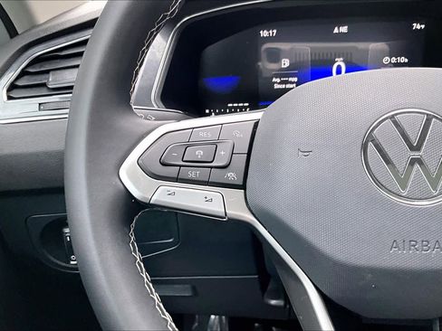 Certified 2023 Volkswagen Tiguan SE w/ Panoramic Sunroof Package image 24