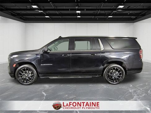 Used 2022 Chevrolet Suburban LT w/ Luxury Package image 5