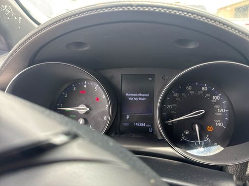 Used 2019 Toyota C-HR XLE FWD image 16