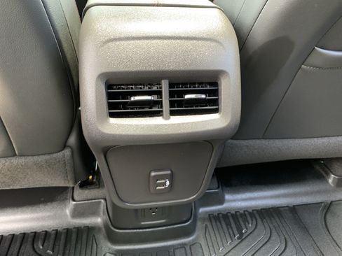 Used 2023 Chevrolet Equinox RS w/ RS Leather Package FWD image 29