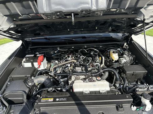 Used 2025 Toyota 4Runner SR5 AWD/4WD image 34