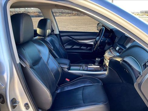 Used 2019 INFINITI Q70 L 3.7 w/ Sensory Package image 8