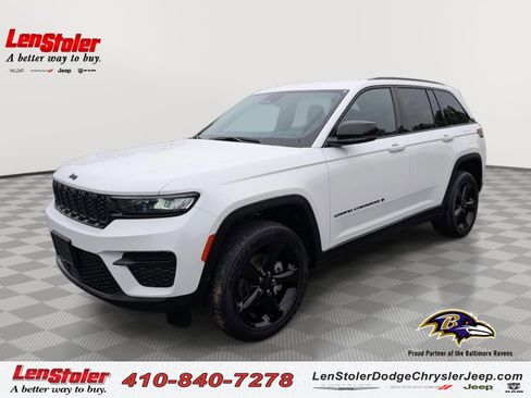 Used 2025 Jeep Grand Cherokee Altitude AWD/4WD image 1