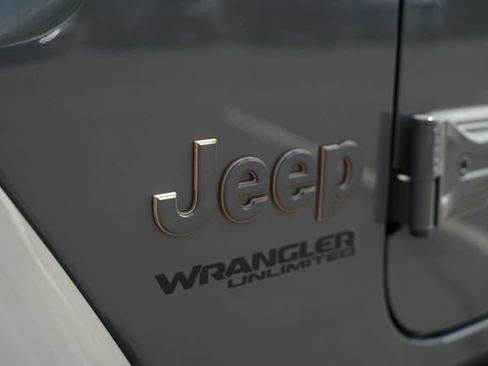 Used 2022 Jeep Wrangler Unlimited Rubicon w/ Trailer Tow Package AWD/4WD image 42
