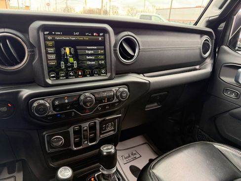 Used 2021 Jeep Wrangler Unlimited Sahara w/ Cold Weather Group AWD/4WD image 11