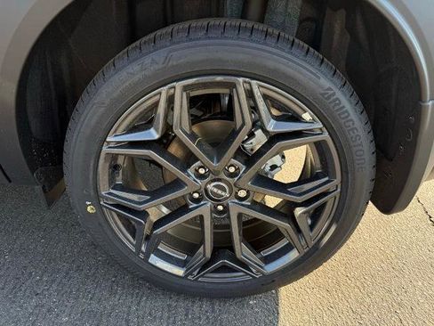 New 2025 Nissan Kicks SR image 9