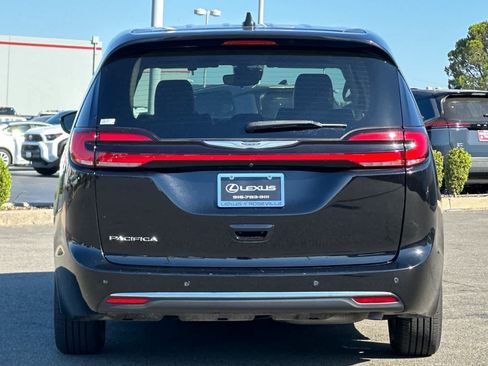Used 2024 Chrysler Pacifica Touring-L FWD image 8