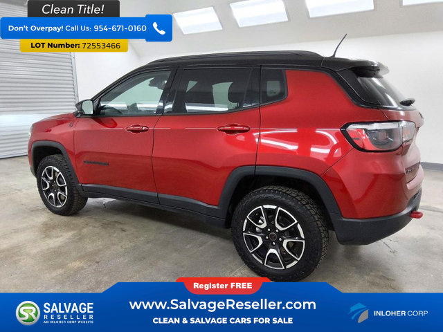 Used 2025 Jeep Compass Trailhawk AWD/4WD image 3