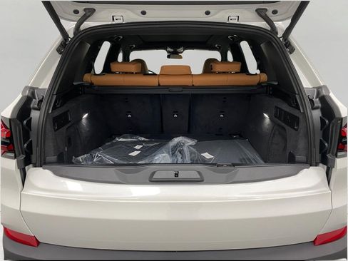 New 2026 BMW X5 xDrive40i w/ Premium Package AWD/4WD image 5