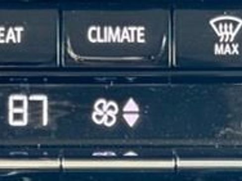 Used 2022 Chevrolet Bolt EUV LT w/ Convenience Package image 26