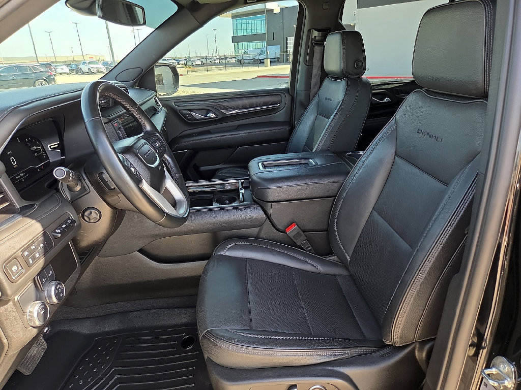 Used 2023 GMC Yukon Denali RWD image 16