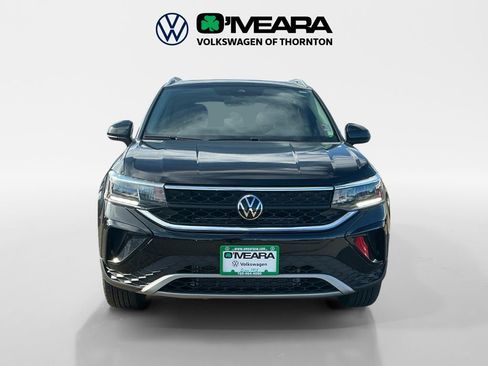 Used 2024 Volkswagen Taos SE w/ Panoramic Sunroof Package image 8