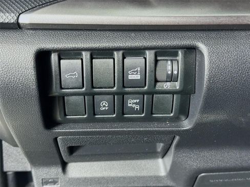 Used 2019 Subaru Forester Premium AWD/4WD image 11