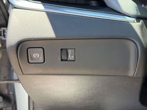 Used 2024 Buick Enclave Essence AWD/4WD image 23