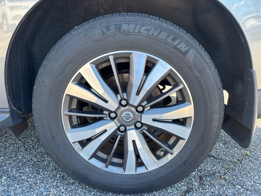 Used 2017 Nissan Pathfinder SV AWD/4WD image 15
