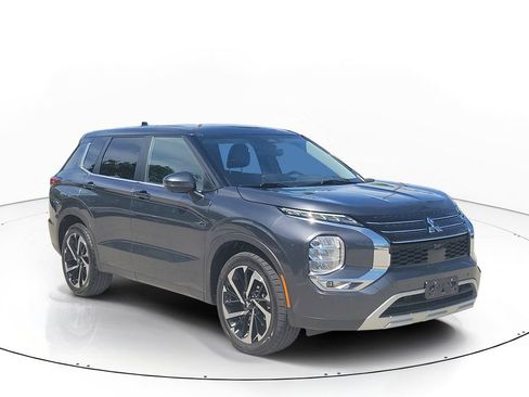 Used 2024 Mitsubishi Outlander SE FWD image 3