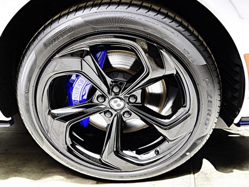 New 2025 Bentley Bentayga image 47