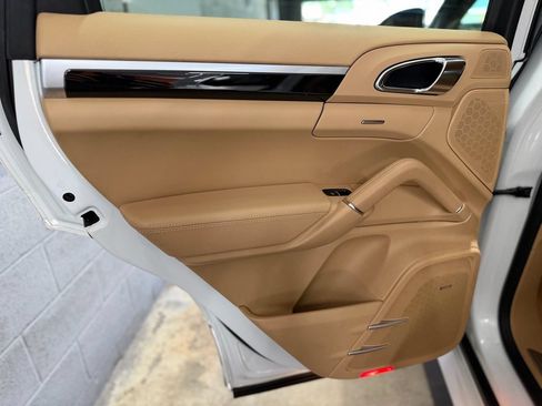 Used 2014 Porsche Cayenne Diesel AWD/4WD image 23