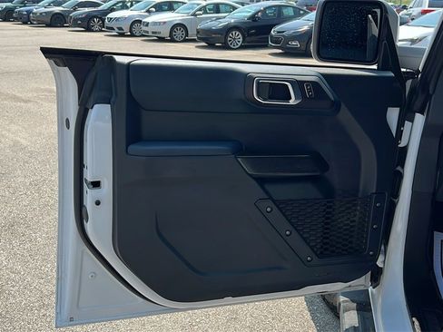 Used 2024 Ford Bronco Outer Banks image 9