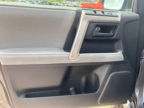 Used 2013 Toyota 4Runner SR5 w/ Convenience Pkg image 5