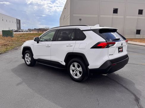 Used 2021 Toyota RAV4 XLE w/ Carpet Mat Package (TMS) image 10