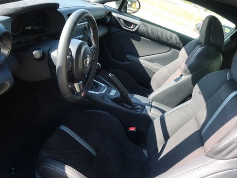 Used 2024 Toyota GR86 Premium image 17