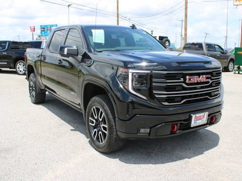 Used 2025 GMC Sierra 1500 AT4 w/ AT4 Premium Package AWD/4WD image 3