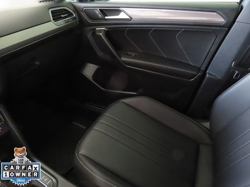Certified 2024 Volkswagen Tiguan SE R-Line image 21