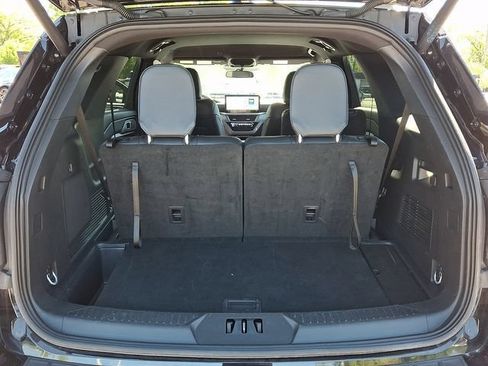 Used 2025 Ford Explorer ST-Line w/ ST-Line Street Pack AWD/4WD image 39