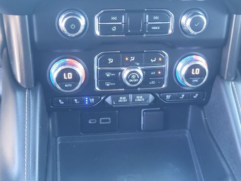 Used 2022 GMC Yukon XL AT4 AWD/4WD image 25