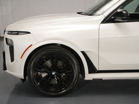 Used 2025 BMW X7 M60i image 4