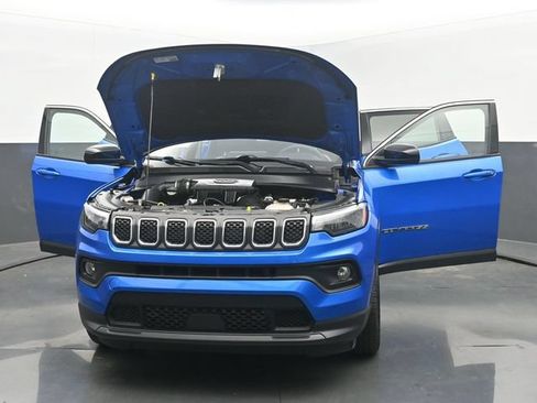 Used 2024 Jeep Compass Latitude AWD/4WD image 52