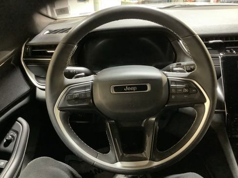 Used 2023 Jeep Grand Cherokee L Laredo image 31