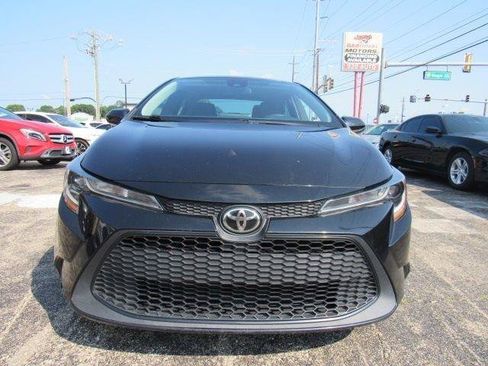 Used 2021 Toyota Corolla LE FWD image 3