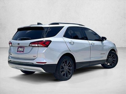 Used 2022 Chevrolet Equinox RS FWD image 2