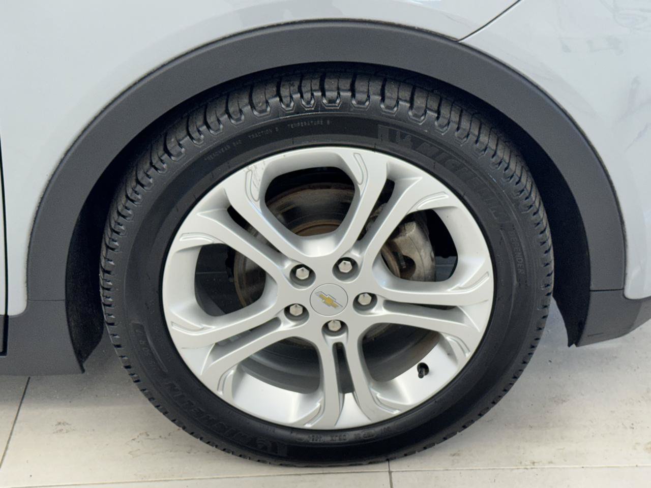 Used 2021 Chevrolet Bolt LT FWD image 32