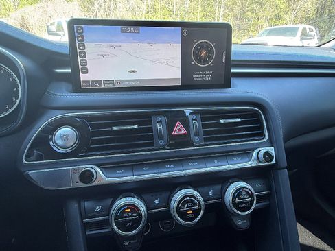 Used 2022 Genesis G70 2.0T image 32