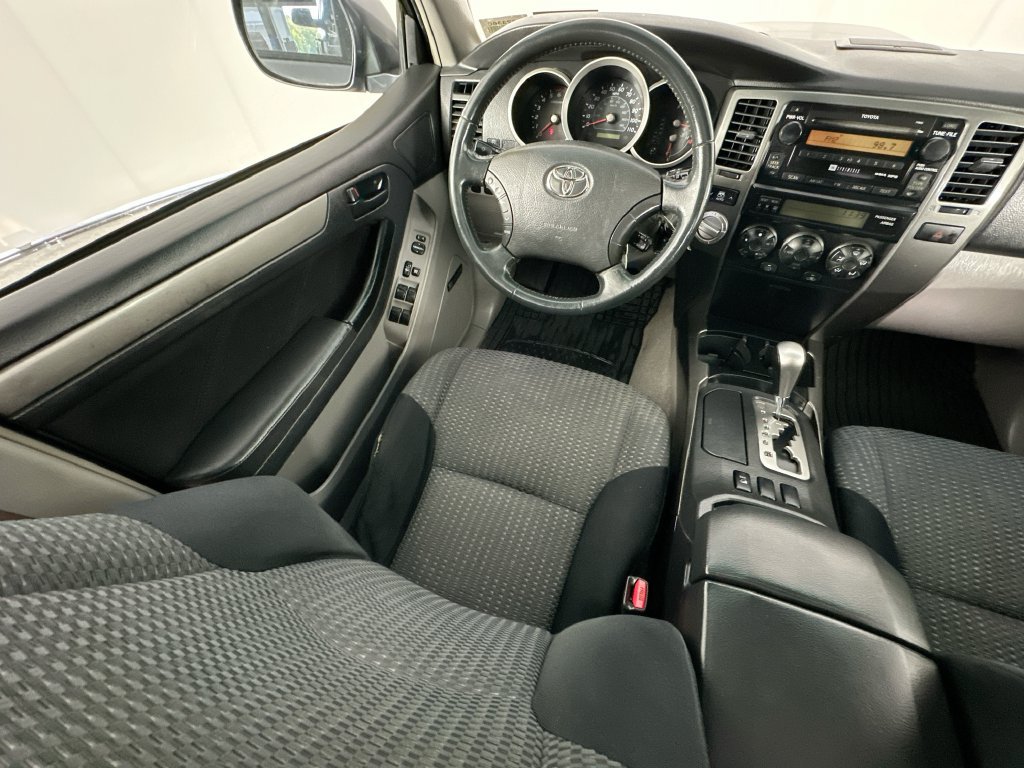 Used 2007 Toyota 4Runner SR5 AWD/4WD image 9