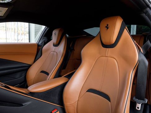 Used 2022 Ferrari Roma RWD image 10