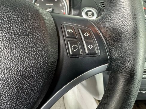 Used 2009 BMW 135i Convertible image 25