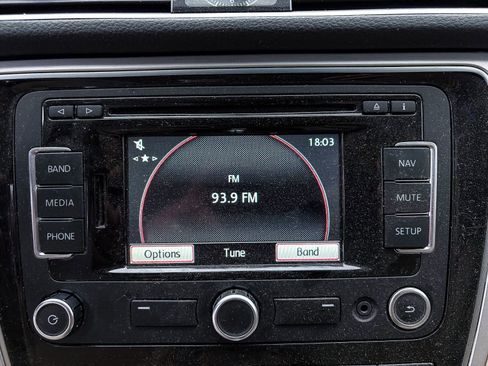 Used 2012 Volkswagen Passat TDI SE image 15