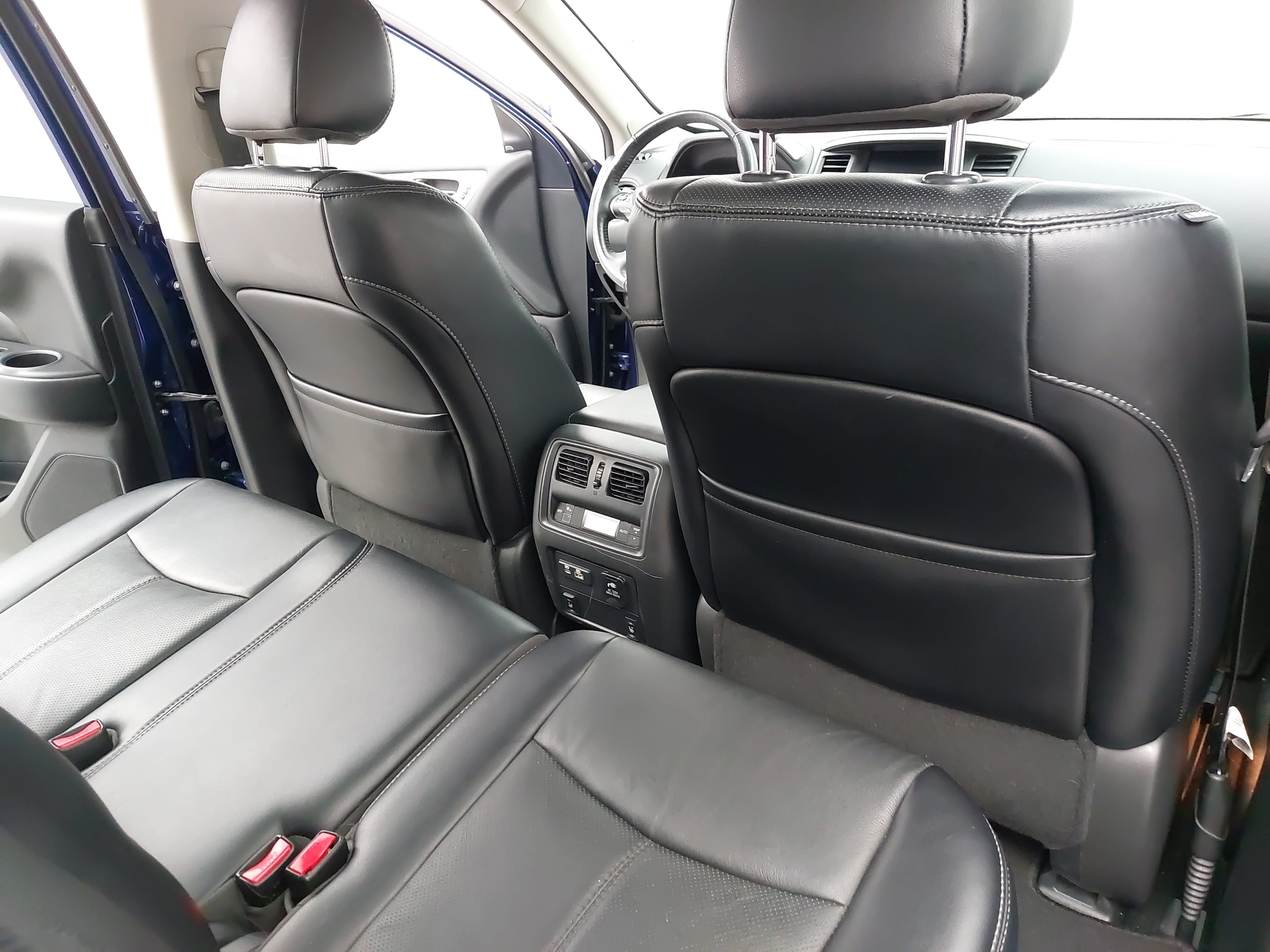 Used 2020 Nissan Pathfinder Platinum AWD/4WD image 13