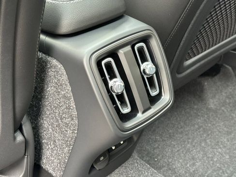 Used 2025 Volvo XC40 B5 Core w/ Protection Package Premier image 13